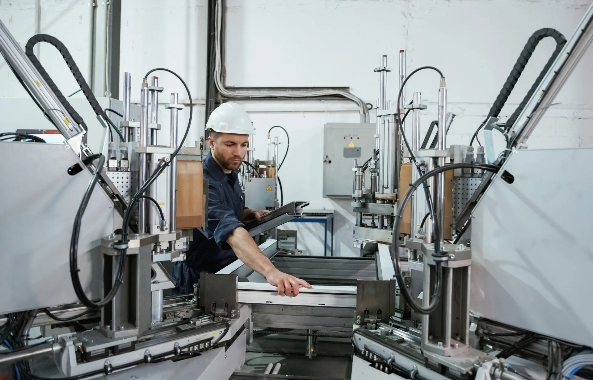Compression Molding vs Injection Molding